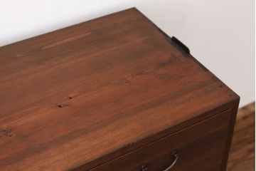 アンティーク家具　アンティーク　古い桐材の鉄脚付きローチェスト?