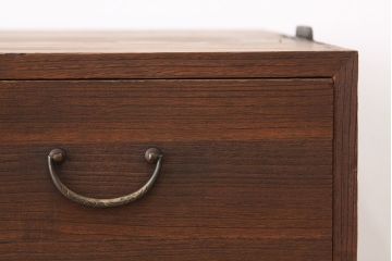 アンティーク家具　アンティーク　古い桐材の鉄脚付きローチェスト?