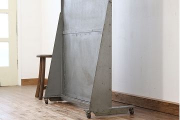希少!古い病院の重厚な衝立(パーテーション)