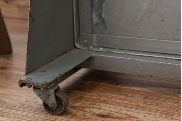 希少!古い病院の重厚な衝立(パーテーション)