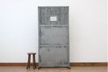 希少!古い病院の重厚な衝立(パーテーション)