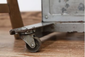 希少!古い病院の重厚な衝立(パーテーション)