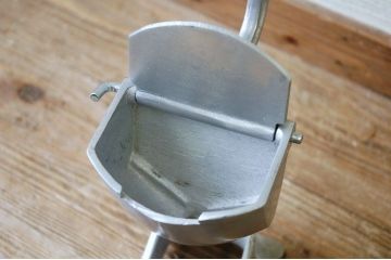 アンティーク雑貨　古いアルミのジューサー