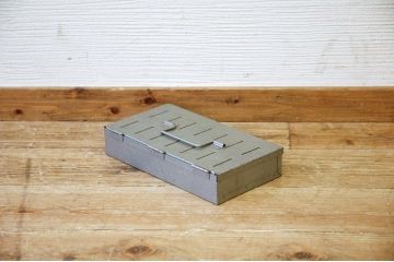アンティーク雑貨　珍品!古いアイアンの金種分手提げ金庫