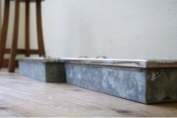 アンティーク家具　古い駄菓子屋のブリキのガラスケース2個組1