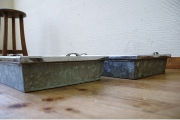 アンティーク家具　古い駄菓子屋のブリキのガラスケース2個組1