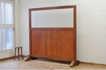 可愛いデザイン!古い病院の大きな衝立