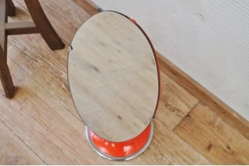 アンティーク雑貨　レトロなデザインの卓上鏡(ミラー)