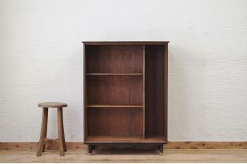 アンティーク家具　古い木の脚付き下駄箱
