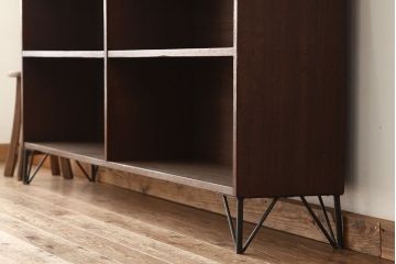 アンティーク家具　アンティーク　古い学校の鉄脚飾り棚(1)(陳列棚・本棚)