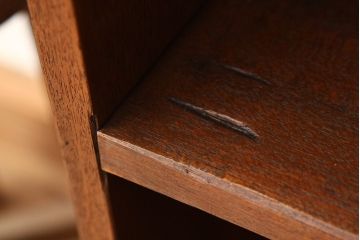 アンティーク家具　アンティーク　古い学校の鉄脚飾り棚(1)(陳列棚・本棚)