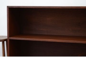 アンティーク家具　アンティーク古い学校の脚付き飾り棚(1)(陳列棚・本棚)