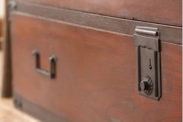 アンティーク家具　古民具・骨董 古い欅材の時代箪笥ローボード?(ローチェスト・刀箪笥)