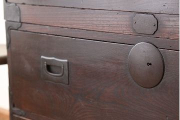 アンティーク家具　☆古民具・骨董 前面欅!古い欅材のシックな二段重ね時代箪笥