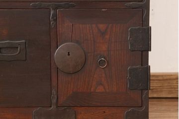 アンティーク家具　☆古民具・骨董 前面欅!古い欅材のシックな二段重ね時代箪笥