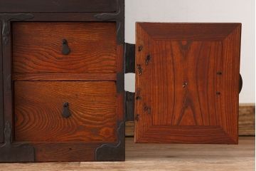 アンティーク家具　☆古民具・骨董 前面欅!古い欅材のシックな二段重ね時代箪笥