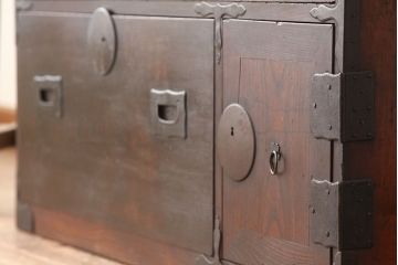 アンティーク家具　☆古民具・骨董 前面欅!古い欅材のシックな二段重ね時代箪笥