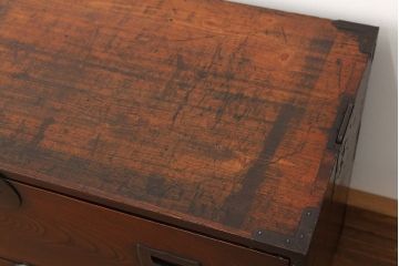 アンティーク家具　☆古民具・骨董 前面欅!古い欅材のシックな二段重ね時代箪笥