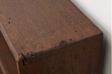 アンティーク家具　アンティーク 古い学校の脚付き飾り棚(2)(陳列棚・本棚)
