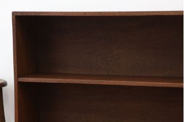 アンティーク家具　アンティーク 古い学校の脚付き飾り棚(2)(陳列棚・本棚)