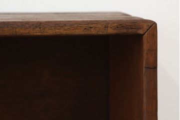 アンティーク家具　アンティーク 古い学校の脚付き飾り棚(2)(陳列棚・本棚)