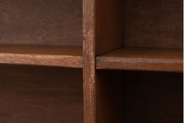 アンティーク家具　アンティーク 古い学校の脚付き飾り棚(2)(陳列棚・本棚)