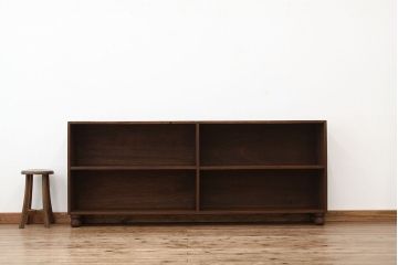 アンティーク家具　アンティーク 古い学校の脚付き飾り棚(3)(陳列棚・本棚)
