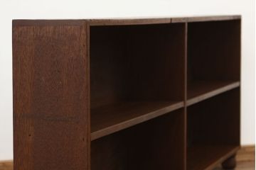 アンティーク家具　アンティーク 古い学校の脚付き飾り棚(3)(陳列棚・本棚)