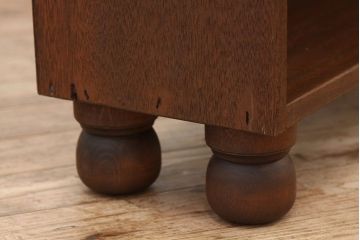 アンティーク家具　アンティーク 古い学校の脚付き飾り棚(3)(陳列棚・本棚)