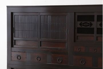 アンティーク家具　古民具・骨董　使い込まれた京都産のぼり引き出し付き一間水屋箪笥(茶箪笥・食器棚)