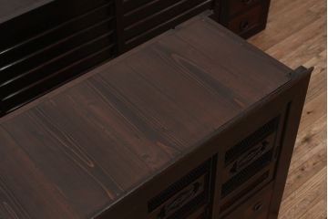 アンティーク家具　古民具・骨董　使い込まれた京都産のぼり引き出し付き一間水屋箪笥(茶箪笥・食器棚)