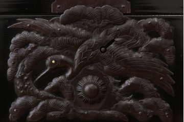 アンティーク家具　古民具・骨董　漆のキレイな六丁引き黒漆打ち出し金具庄内箪笥(タンス)