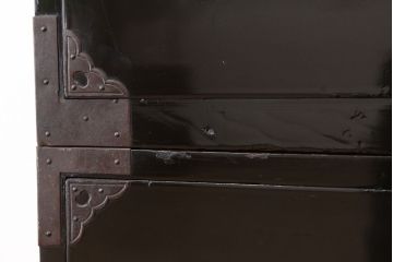 アンティーク家具　古民具・骨董　漆のキレイな六丁引き黒漆打ち出し金具庄内箪笥(タンス)