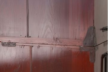 アンティーク家具　古民具・骨董　漆のキレイな六丁引き黒漆打ち出し金具庄内箪笥(タンス)