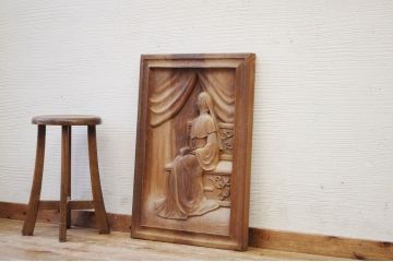 アンティーク雑貨　古い　修道女(シスター)の壁掛け彫刻