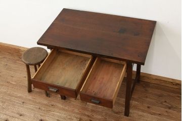 アンティーク家具　アンティーク　古い木のシンプルな平机(テーブル)