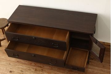 アンティーク家具　アンティーク　素敵なデザイン!古い木味の鉄脚ローボード(ローチェスト・箪笥)