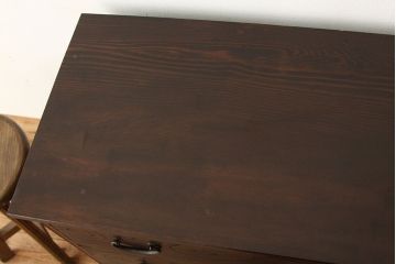 アンティーク家具　アンティーク　素敵なデザイン!古い木味の鉄脚ローボード(ローチェスト・箪笥)