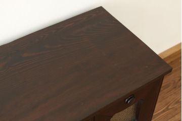 アンティーク家具　アンティーク　素敵なデザイン!古い木味の鉄脚ローボード(ローチェスト・箪笥)