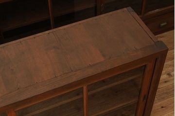 アンティーク　美品!古い木の大きな二段重ね収納棚(飾り棚・ガラスケース)