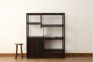 アンティーク家具　アンティーク　素敵な雰囲気!上品な唐木飾り棚(茶棚)