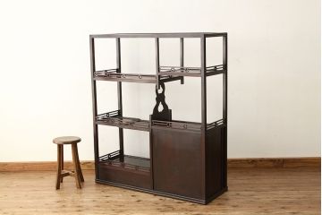 アンティーク家具　アンティーク　素敵な雰囲気!上品な唐木飾り棚(茶棚)