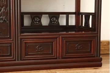 アンティーク家具　古民具・骨董　彫刻の素晴らしい唐木飾り棚(茶棚)