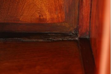 アンティーク家具　古民具・骨董　彫刻の素晴らしい唐木飾り棚(茶棚)