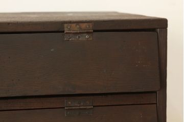 アンティーク家具　アンティーク　古い木の重厚なパタパタ下駄箱