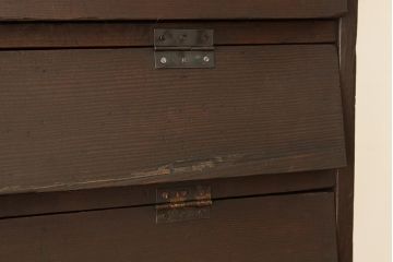 アンティーク家具　アンティーク　古い木の重厚なパタパタ下駄箱