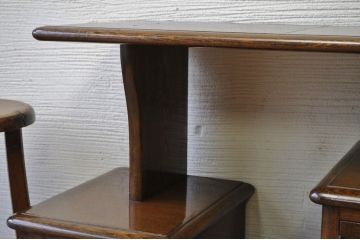 アンティーク家具　古いナラ材の変り型キャビネット(収納棚)