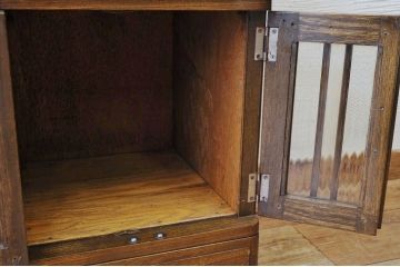 アンティーク家具　古いナラ材の変り型キャビネット(収納棚)