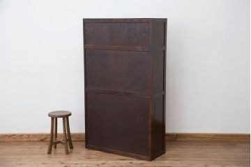 レトロ家具　アンティーク　レトロなデザインのモールガラス本箱(収納棚・飾り棚)