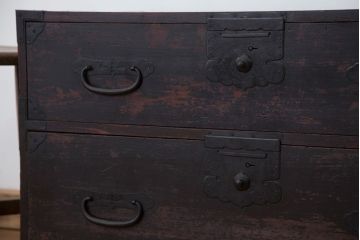 アンティーク家具　古民具・骨董　使い込まれた時代箪笥ローボード(ローチェスト)